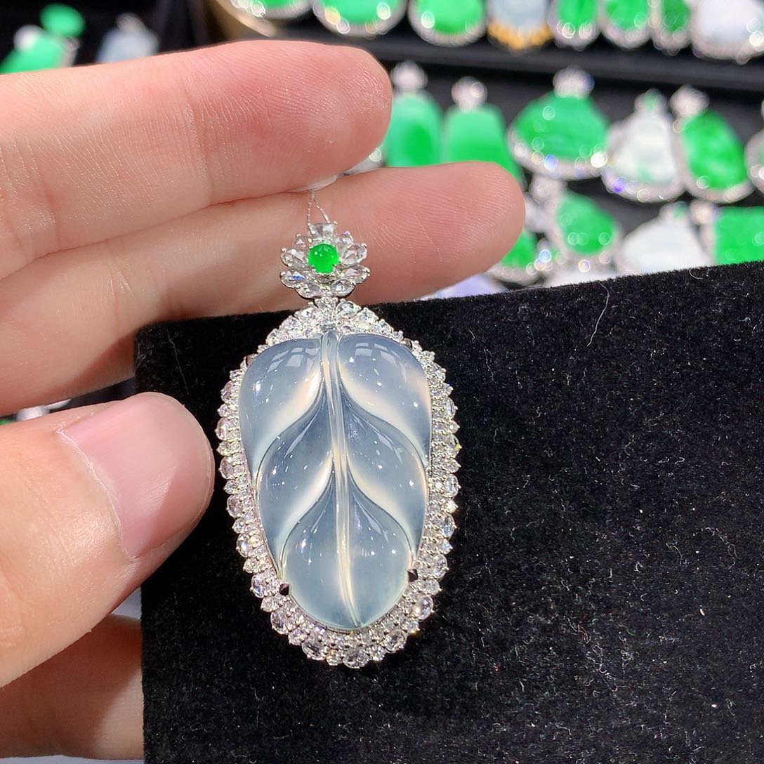 翡翠18K金镶嵌颈饰