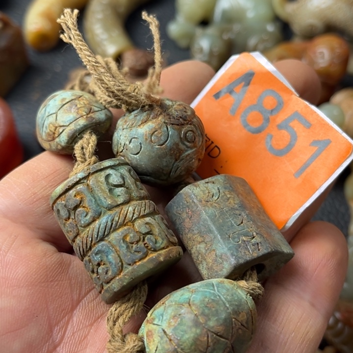 和田玉颈饰未镶嵌