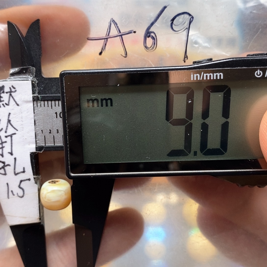 蜜蜡裸石未镶嵌特殊颜色特殊纹路质检