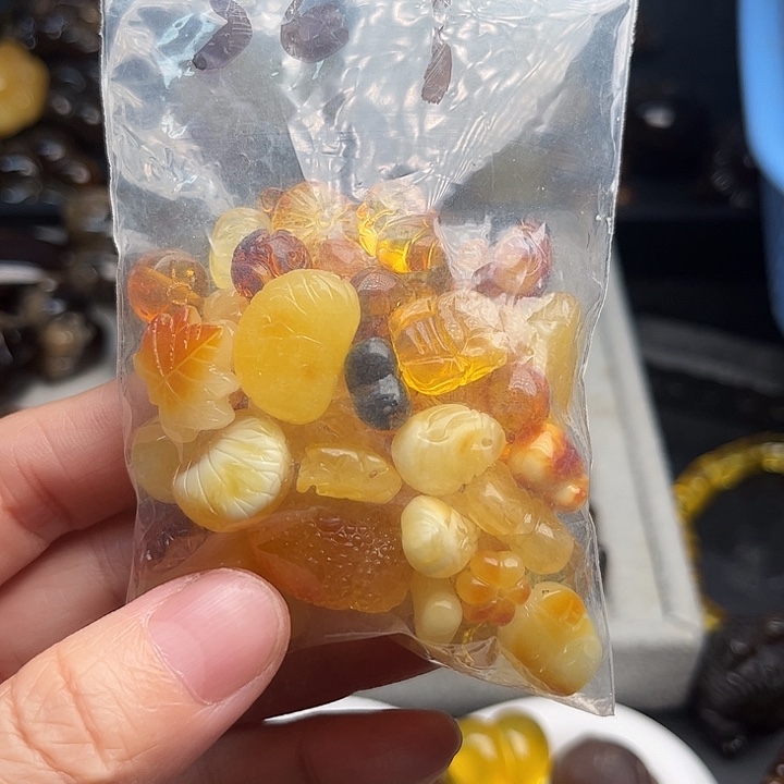 琥珀颈饰未镶嵌蜜蜡
