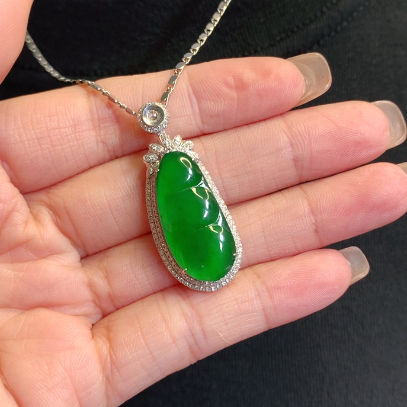 【闪购商品】颈饰18K金镶嵌翡翠福豆