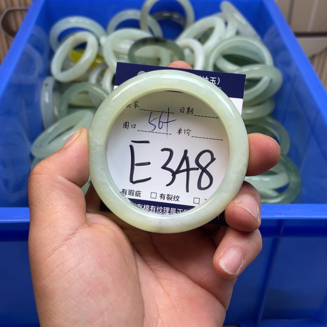 岫玉手镯手镯未镶嵌