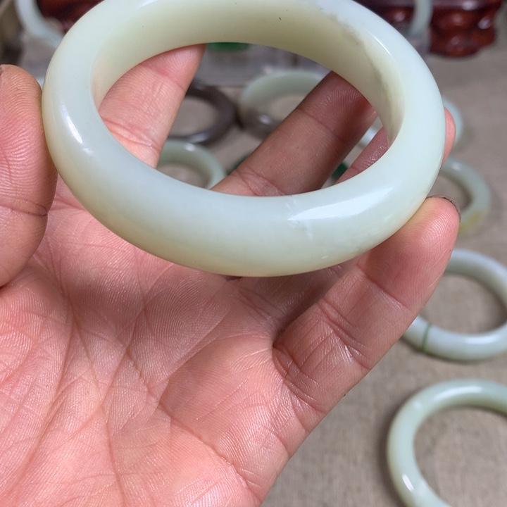 青***1和田玉（糖玉）未镶嵌手镯