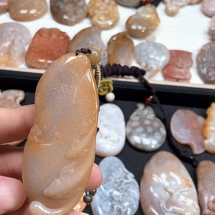 硅化珊瑚（珊瑚玉）未镶嵌颈饰