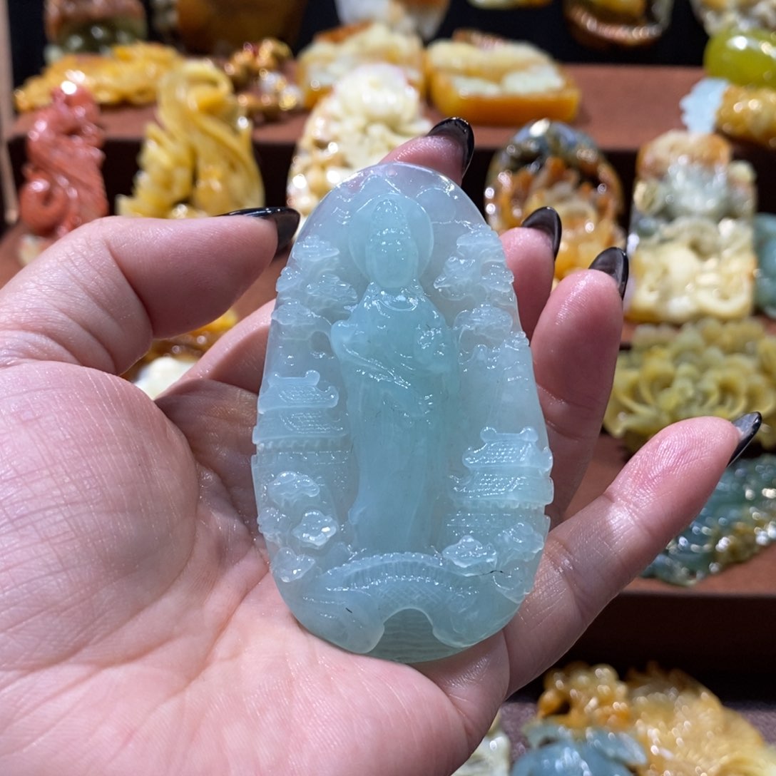 蛇纹石玉未镶嵌颈饰四*草