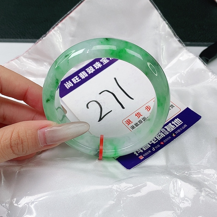 翡翠手镯未镶嵌翡翠12