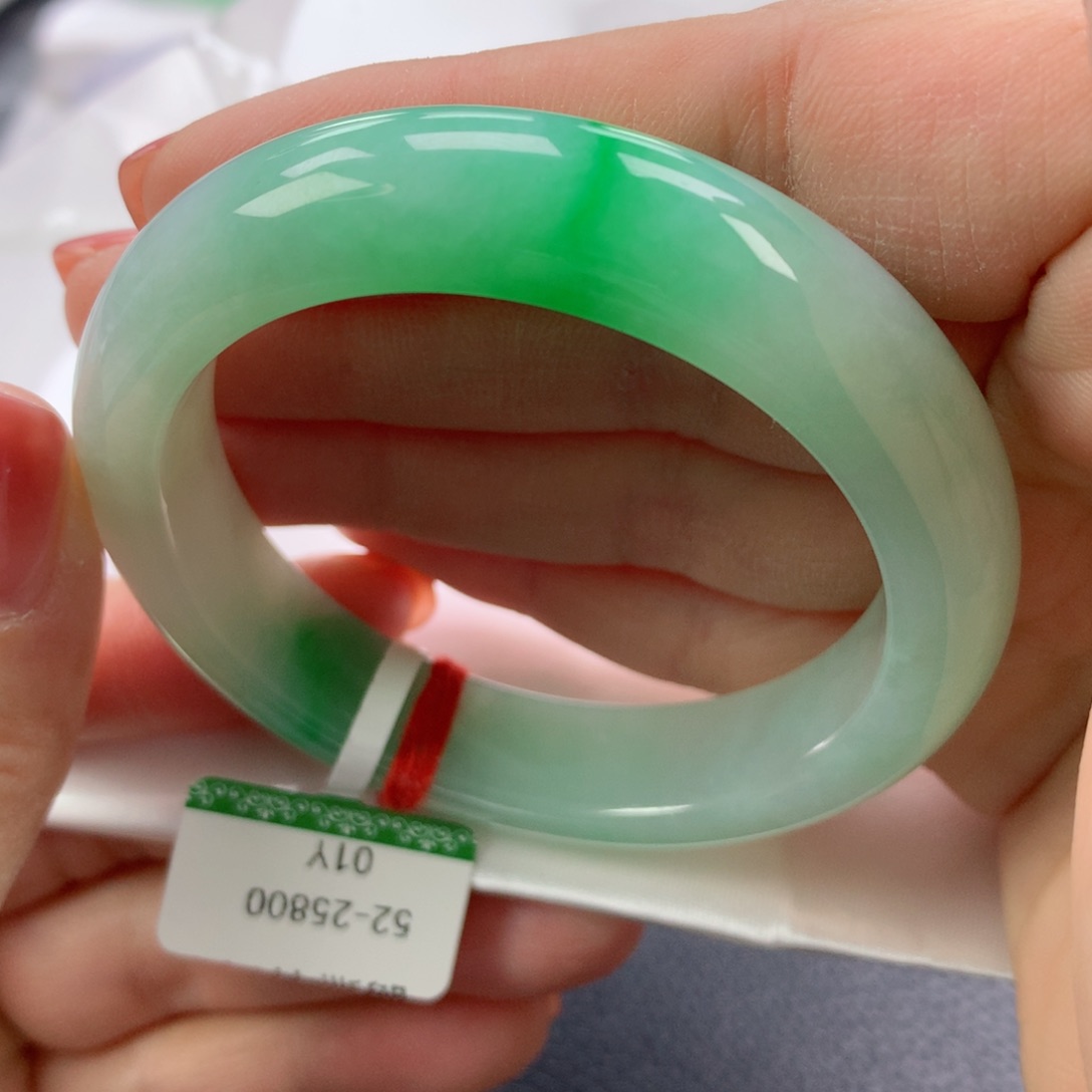 翡翠手镯未镶嵌52圈