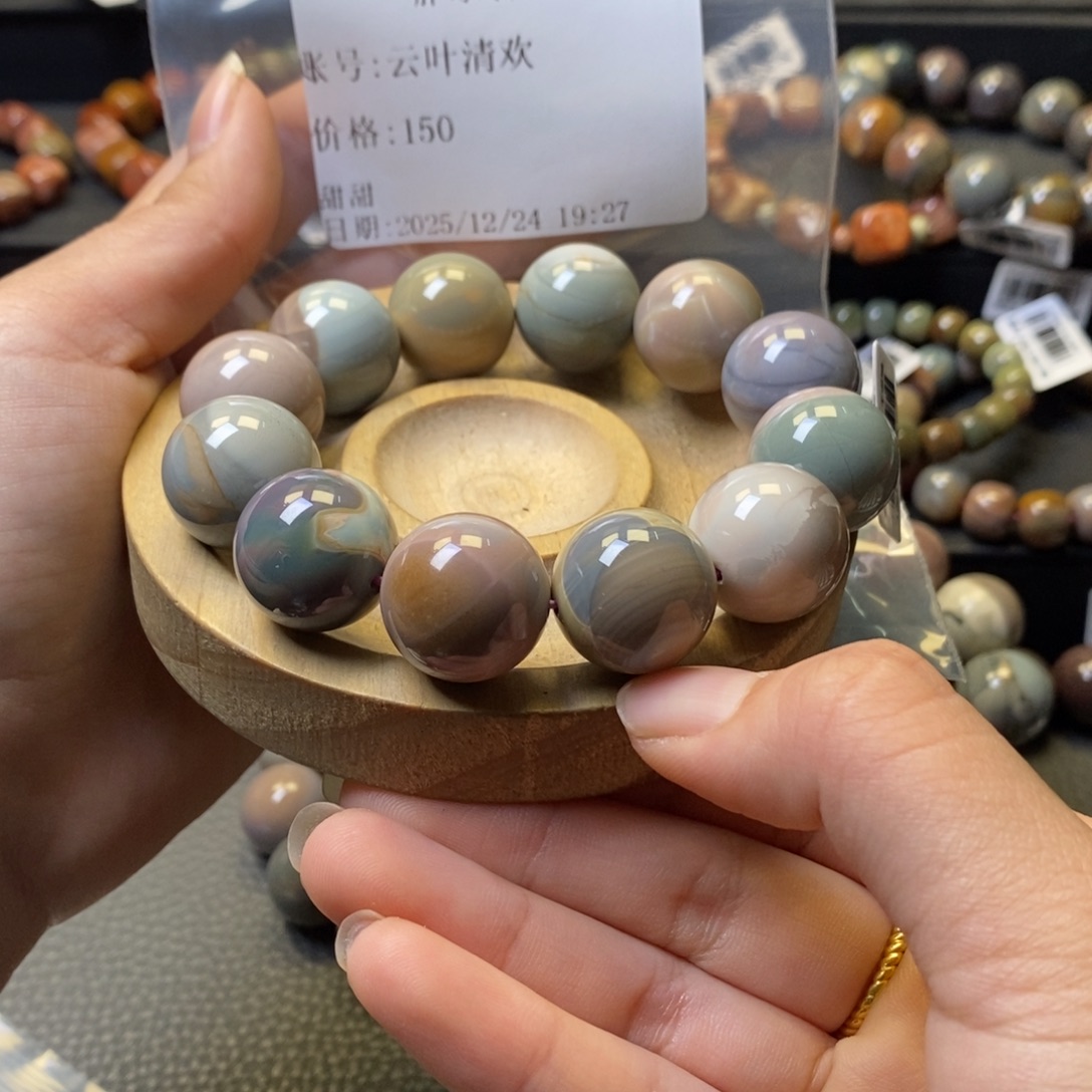 云***欢石英质玉未镶嵌手链