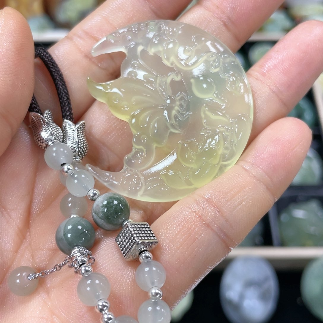 蛇纹石玉颈饰未镶嵌