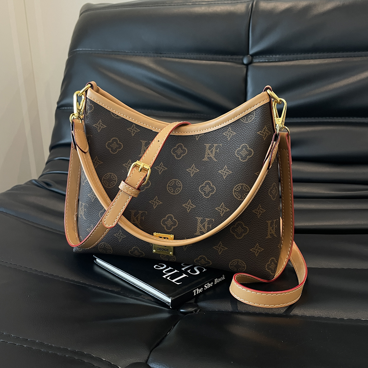 【有运费险】新款单肩包女士时尚斜挎包印花腋下包手提包