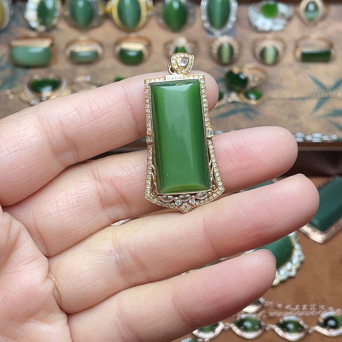 和田玉（碧玉）18K金镶嵌吊坠(不含链)