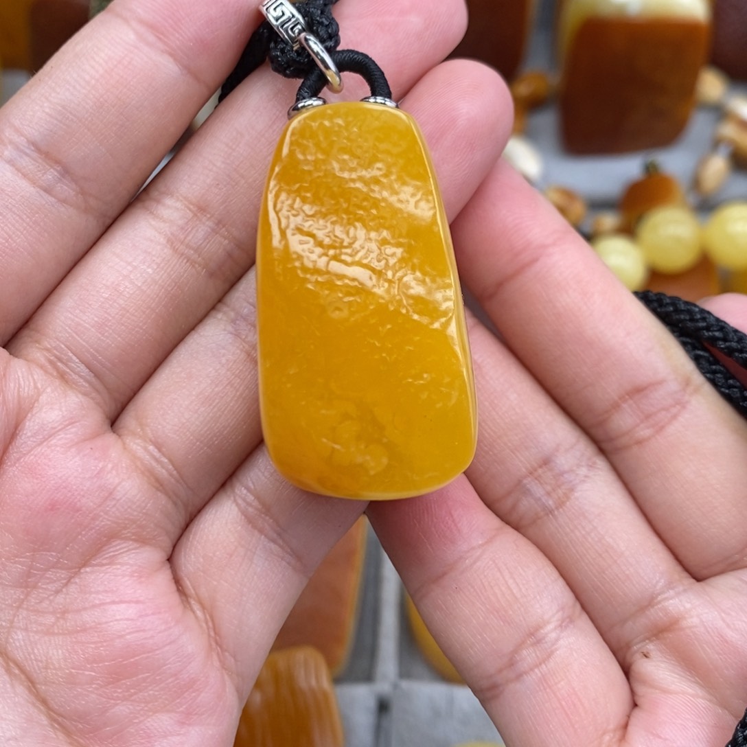 琥珀吊坠(赠链)未镶嵌