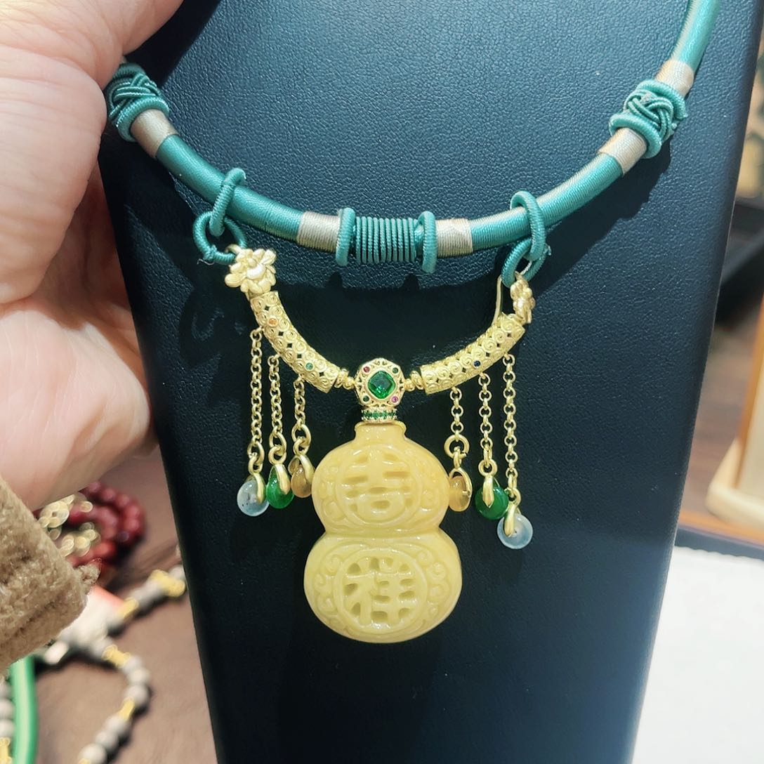 翡翠颈饰未镶嵌吊坠