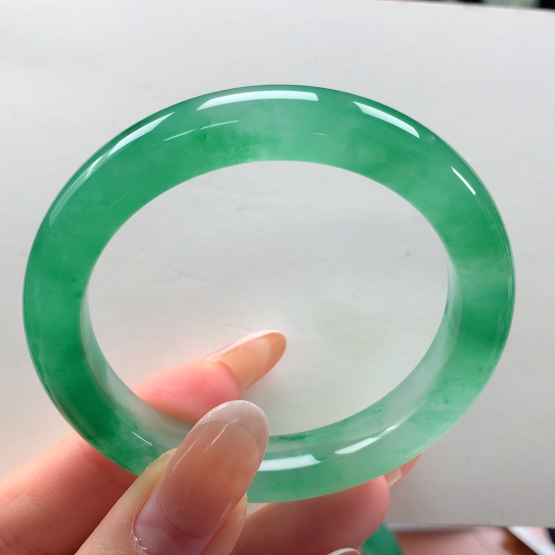 月***要石英质玉未镶嵌手镯