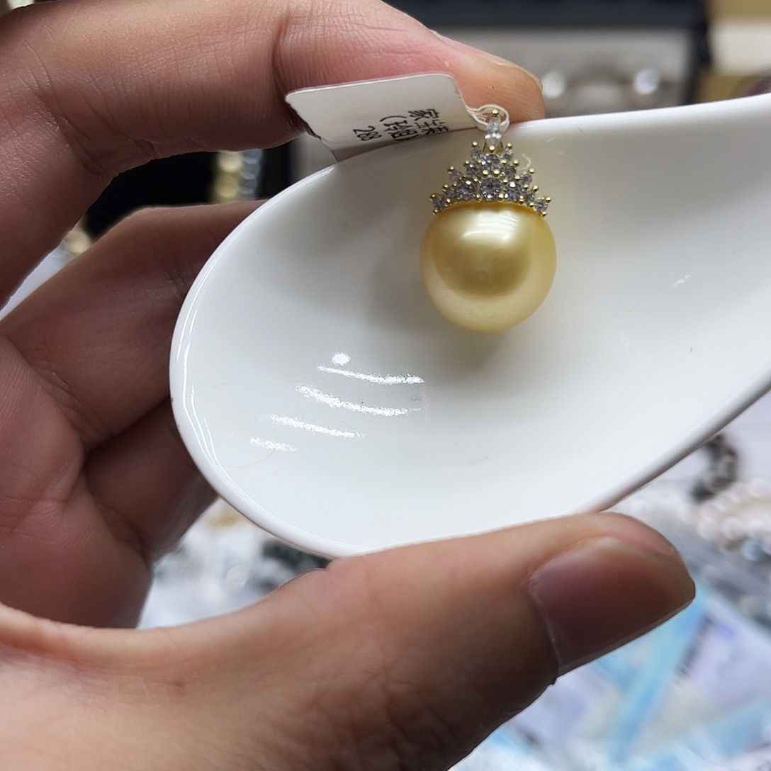 未镶嵌海水珍珠颈饰