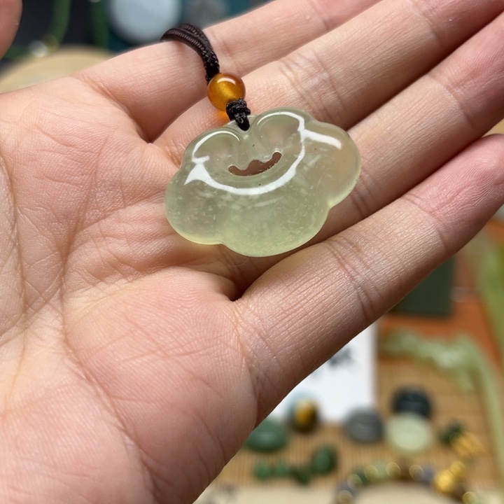 蛇纹石玉未镶嵌颈饰
