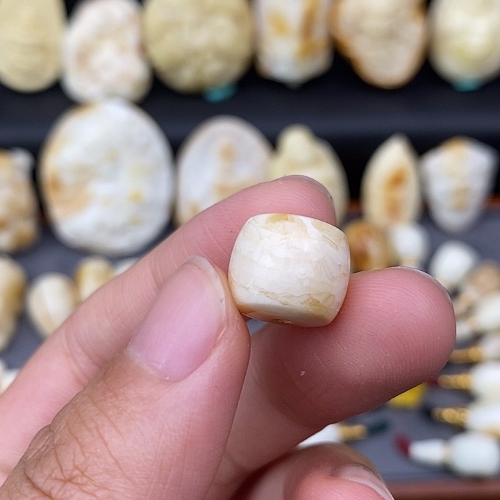 未镶嵌琥珀裸石13直切