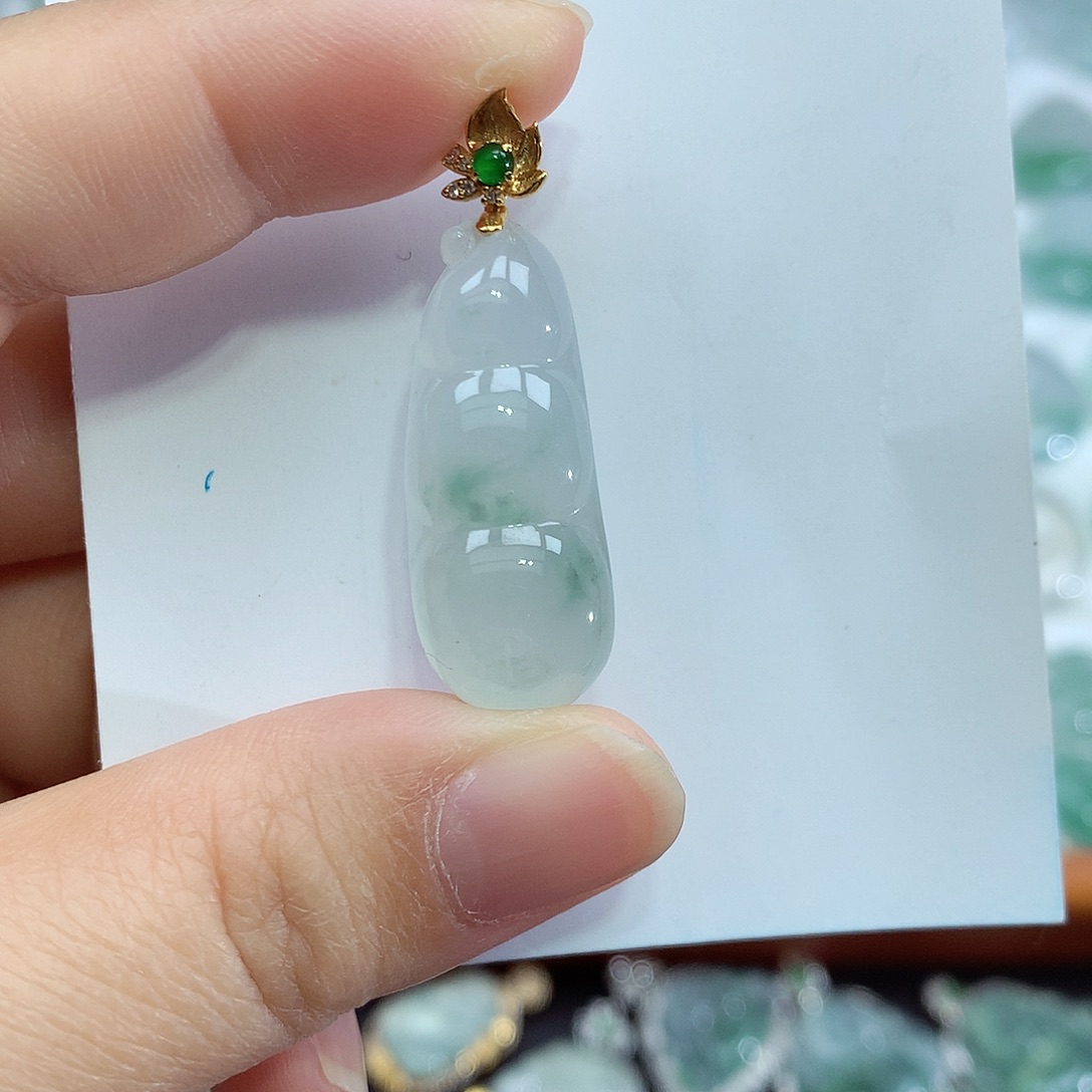 翡翠颈饰18K金镶嵌豆