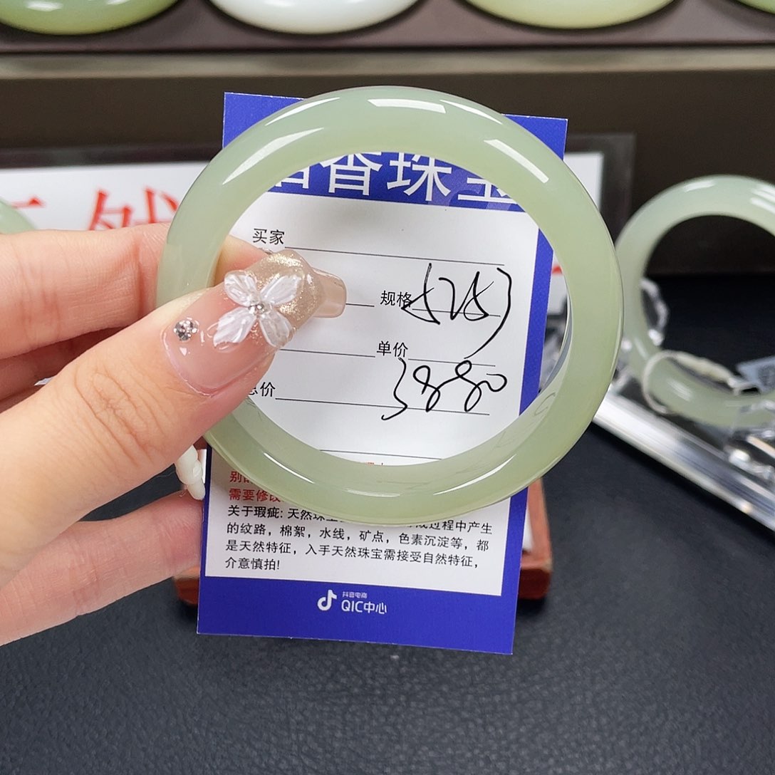 和田玉手镯未镶嵌8****亲