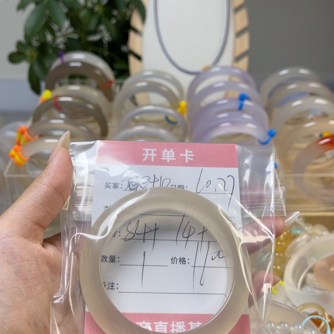 手镯玛瑙/玉髓未镶嵌e***-