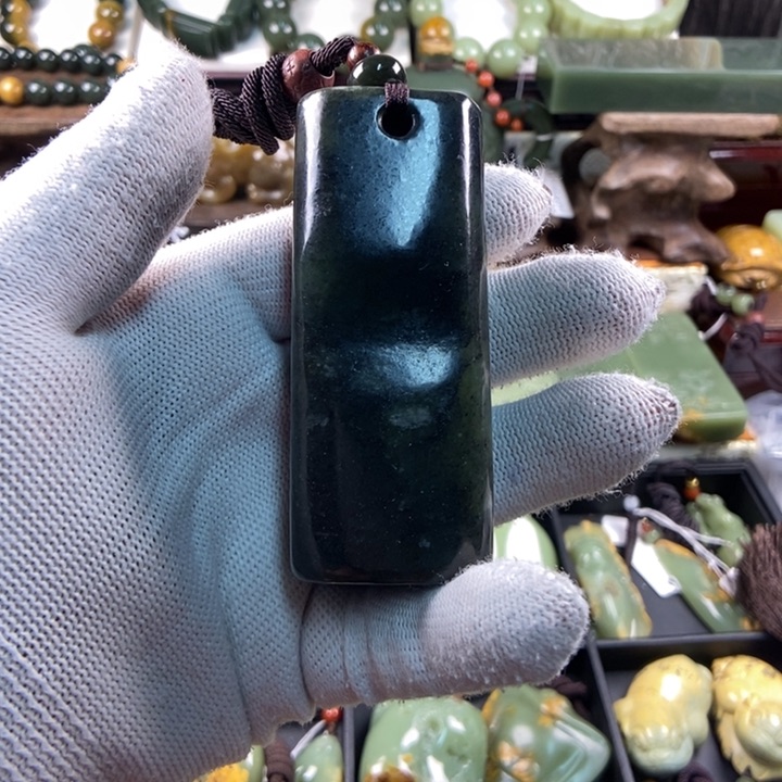 未镶嵌透闪石质玉把件
