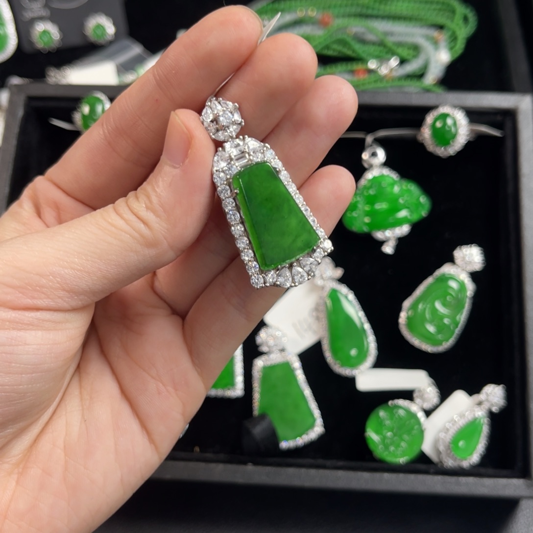 翡翠银S925镶嵌戒指无事牌吊坠