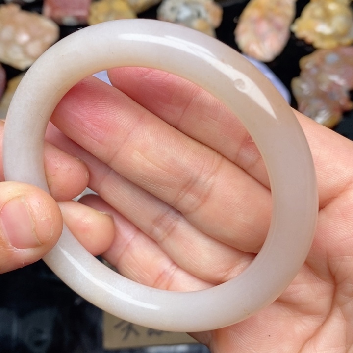 硅化珊瑚（珊瑚玉）手镯未镶嵌56.5