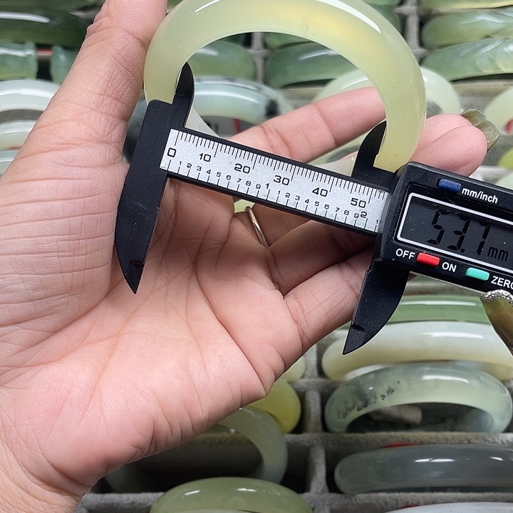 蛇纹石玉未镶嵌手镯117