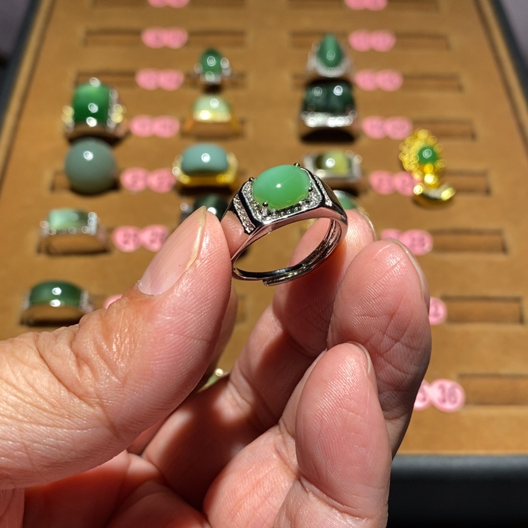 和田玉未镶嵌戒指