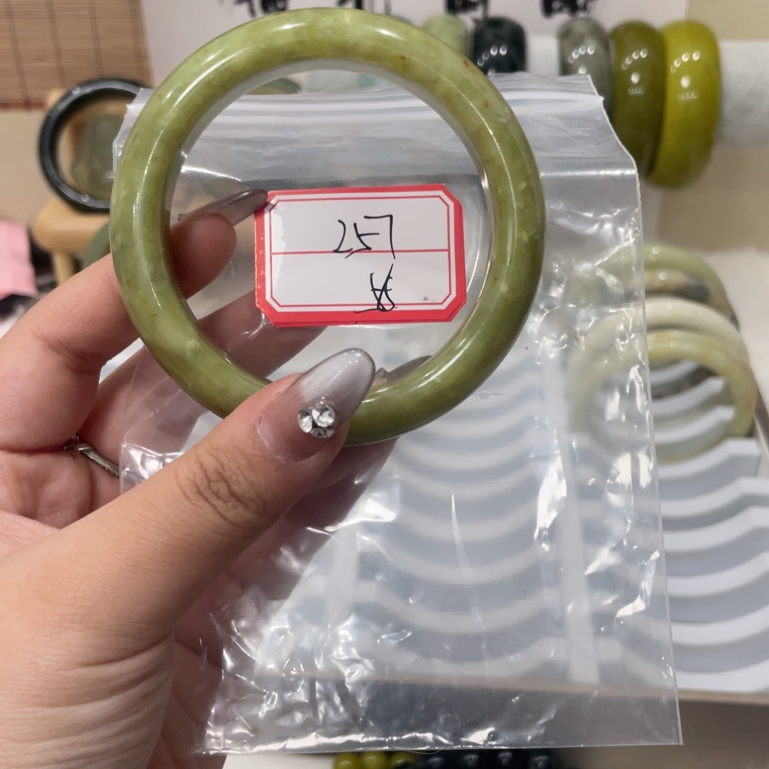 蛇纹石玉手镯未镶嵌