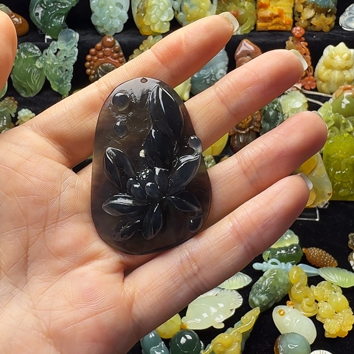 蛇纹石玉未镶嵌颈饰