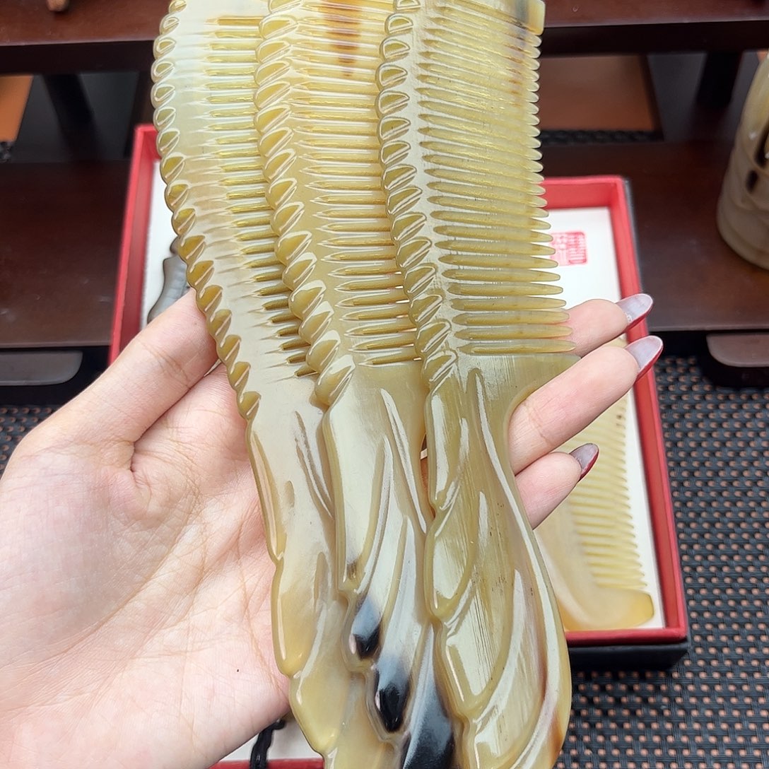 纯手工制作纯牛角梳子