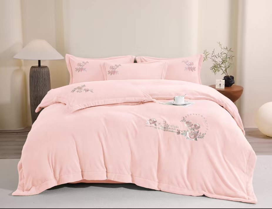 【花韵】冬季牛奶绒重工刺绣宽边加厚保暖雪芙绒双面四件套床裙款