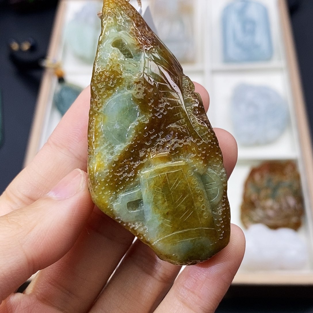 颈饰未镶嵌翡翠一***、缅甸翡翠a货