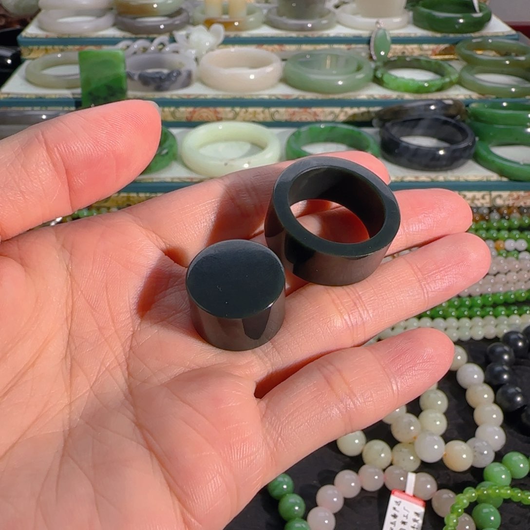 和田玉未镶嵌颈饰豆**满