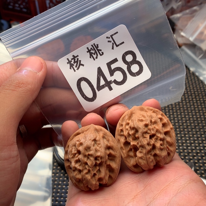 文玩核桃吊坠磐石