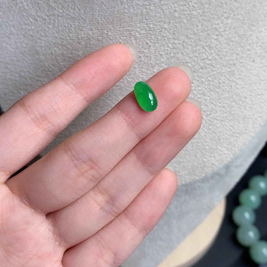 翡翠裸石缅甸天然A货翡翠阳绿蛋面