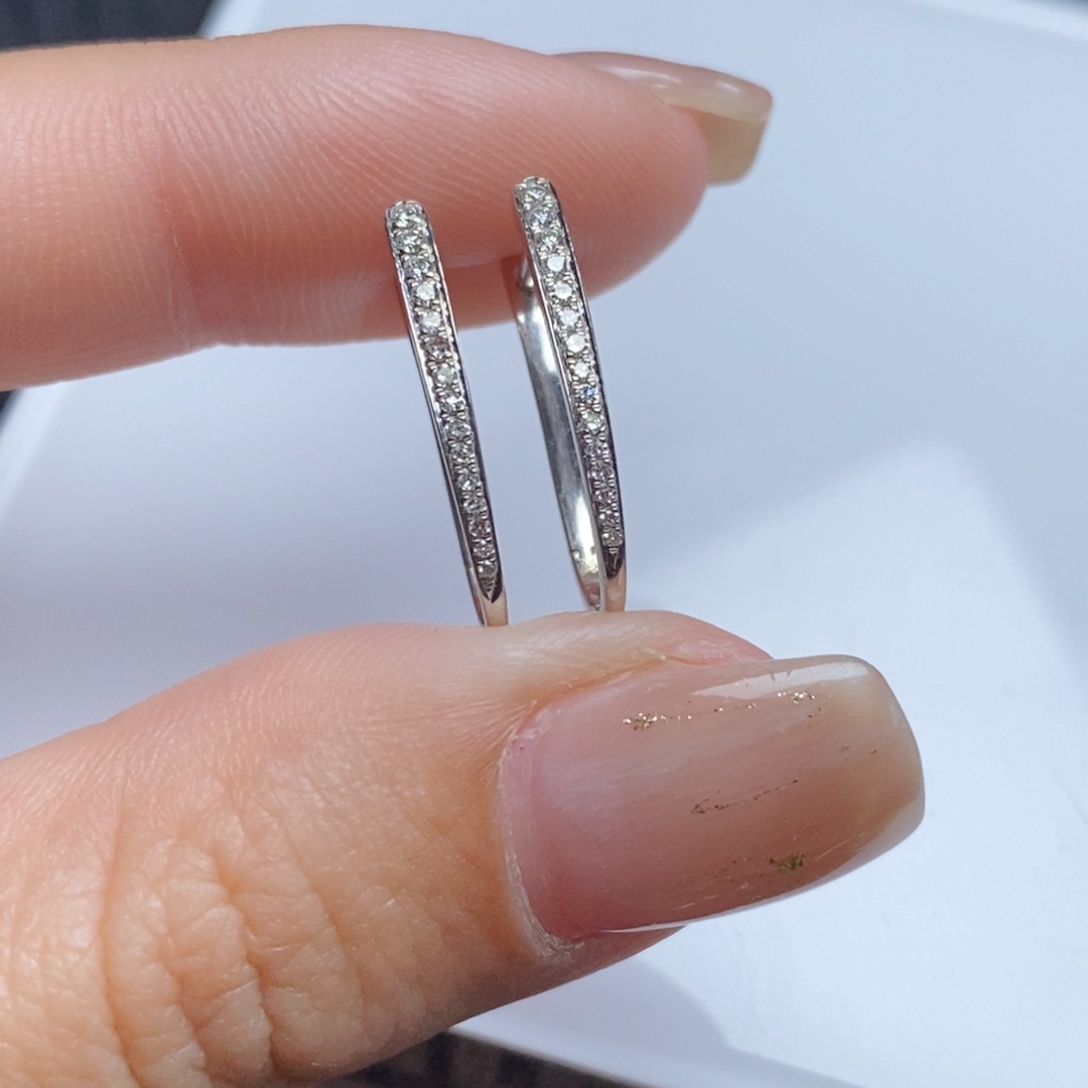 耳饰钻石18K金镶嵌渐变单排耳扣（可搭方糖、甜甜圈、双环）