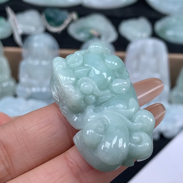 颈饰未镶嵌翡翠貔貅
