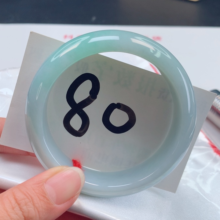 翡翠手镯未镶嵌冰