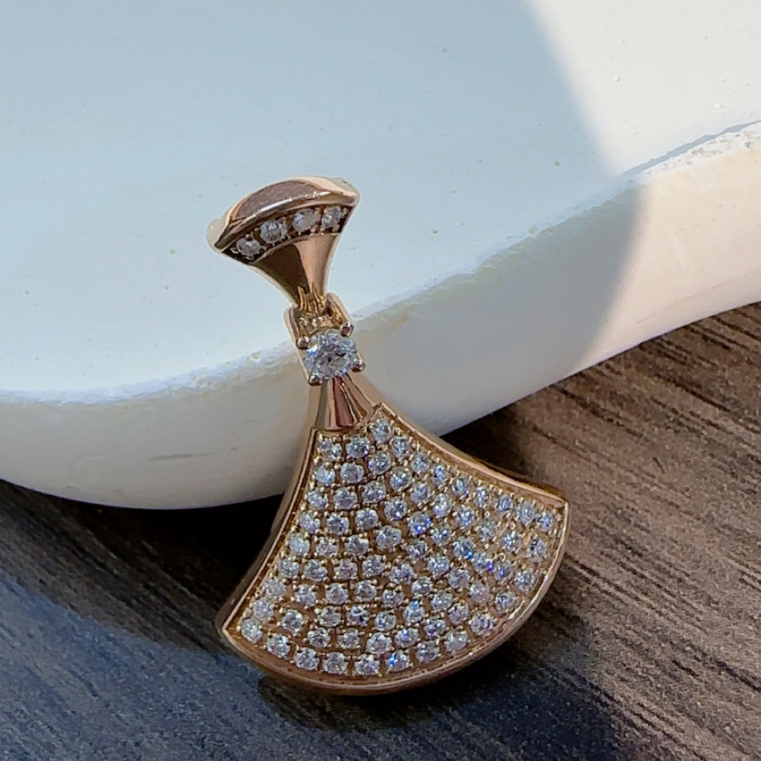 正品18K金钻石裙子吊坠不含链