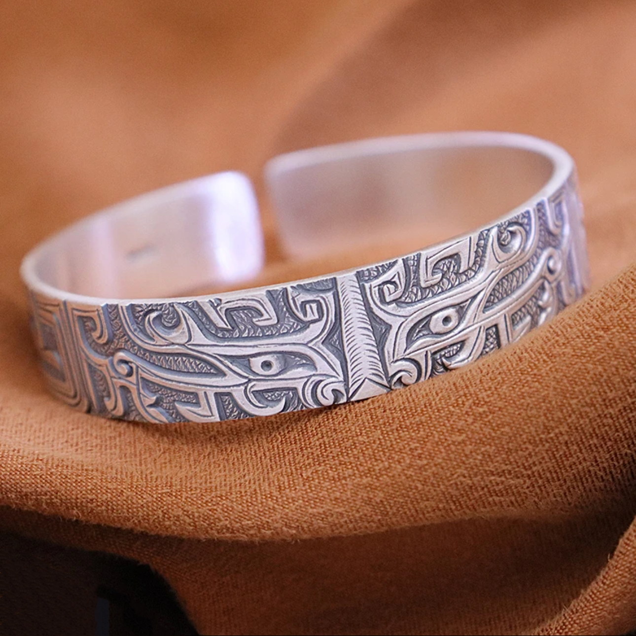 足银手镯 男士手镯纯银足银999.9复古浮雕开口霸气神兽云雷纹实心