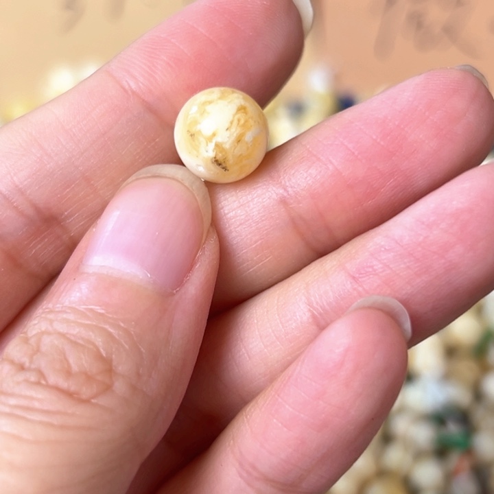 未镶嵌蜜蜡裸石10.4mm一个