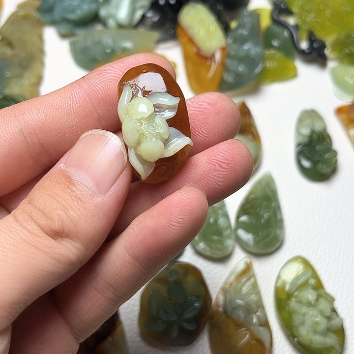 蛇纹石玉颈饰未镶嵌知*