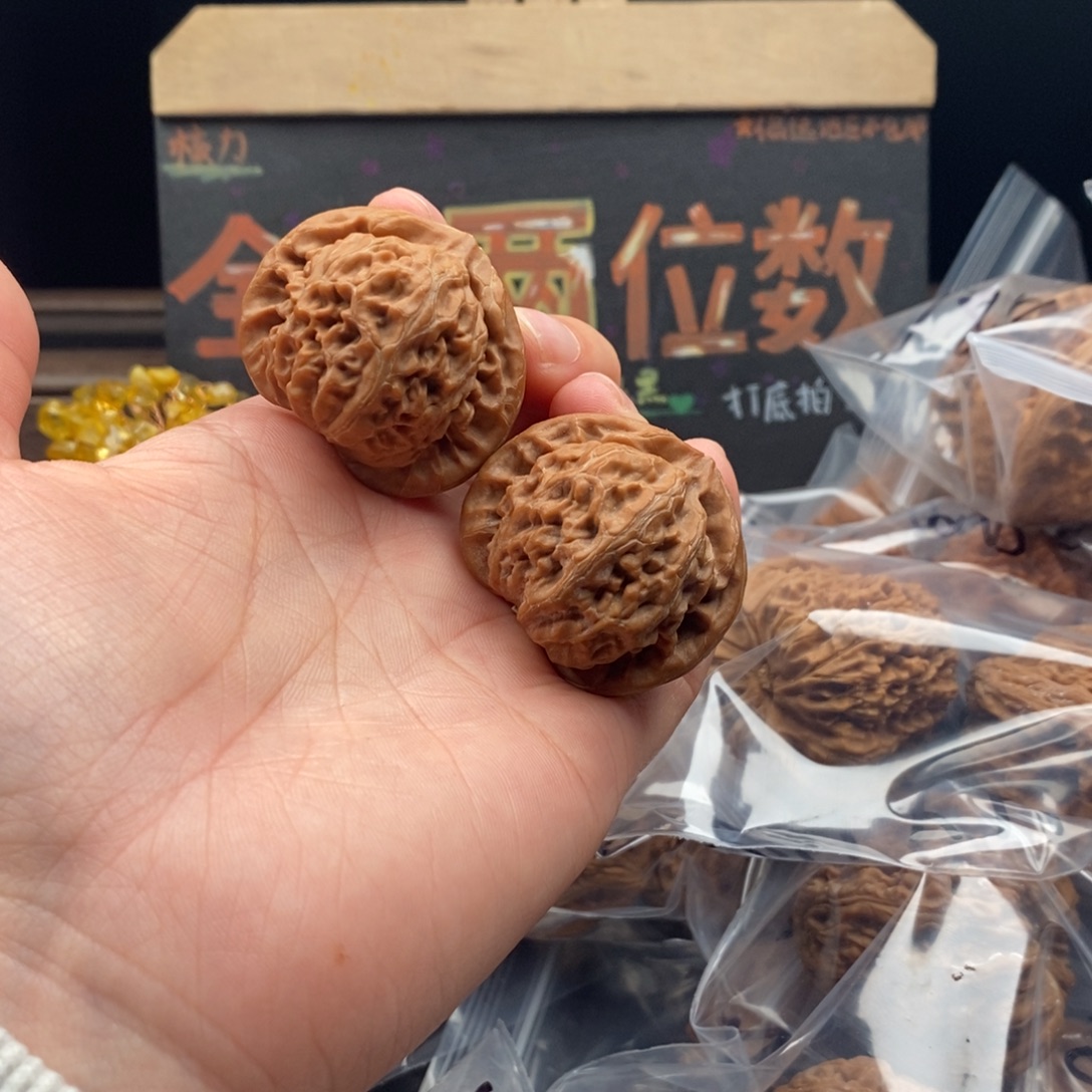 芜***晏吊坠文玩核桃宫灯