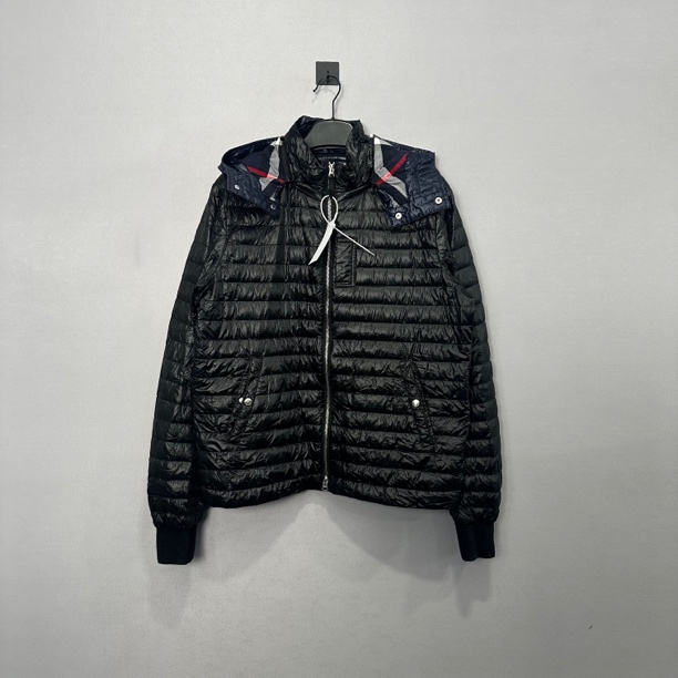 Burberry/博柏利黑色内里格纹羽绒服/52码/98新/价8900