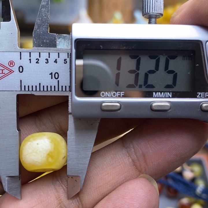 琥珀裸石未镶嵌41号13.3*10.2瑕喇叭口