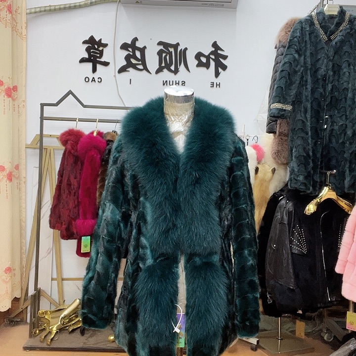 商场断码拼貂衣服