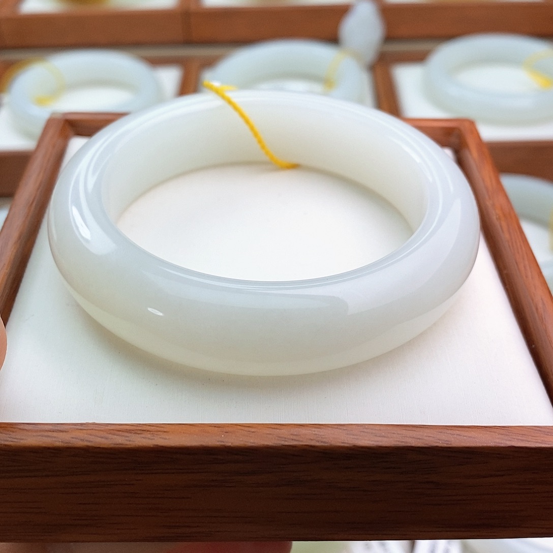 和田玉（白玉）手镯未镶嵌