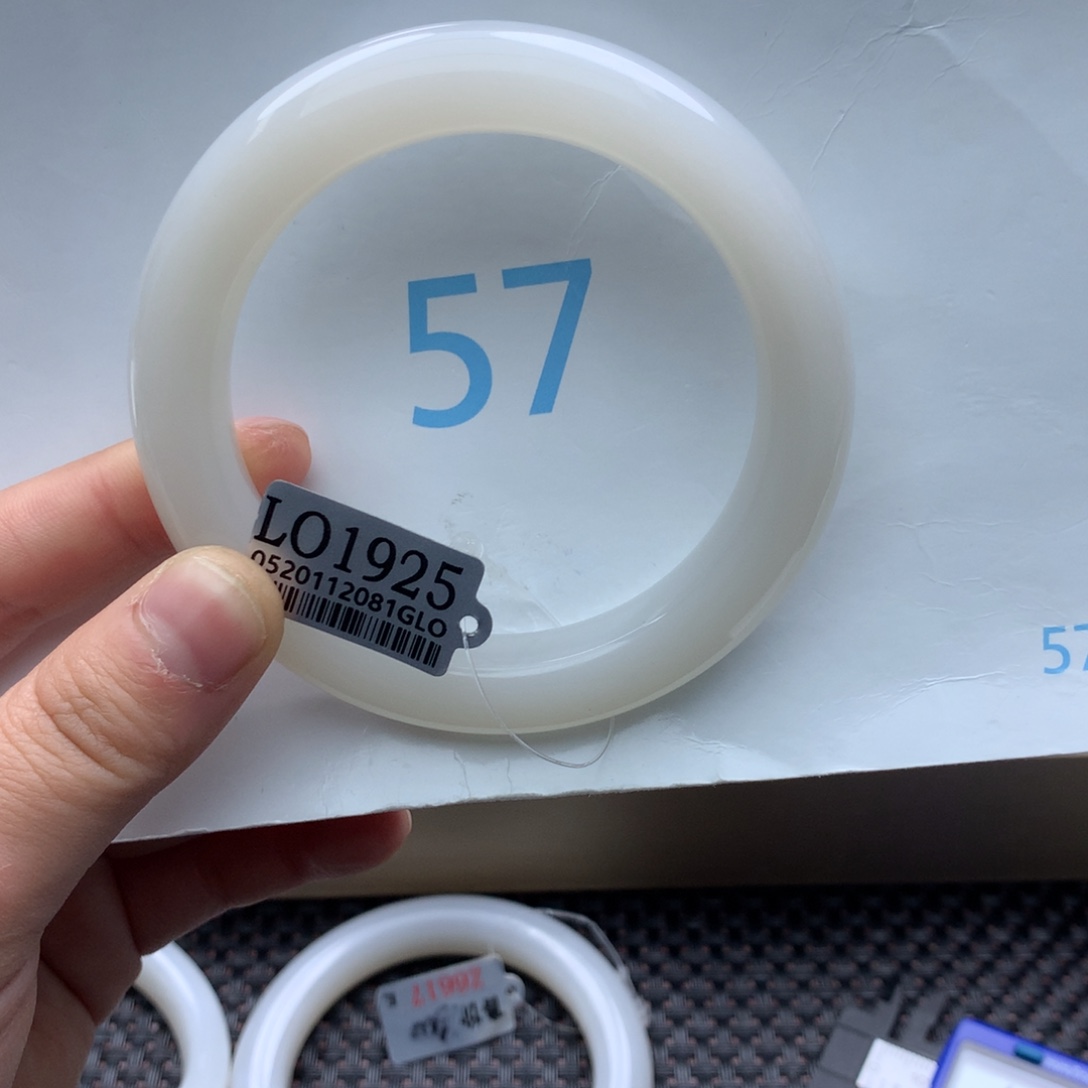 无***'和田玉未镶嵌手镯